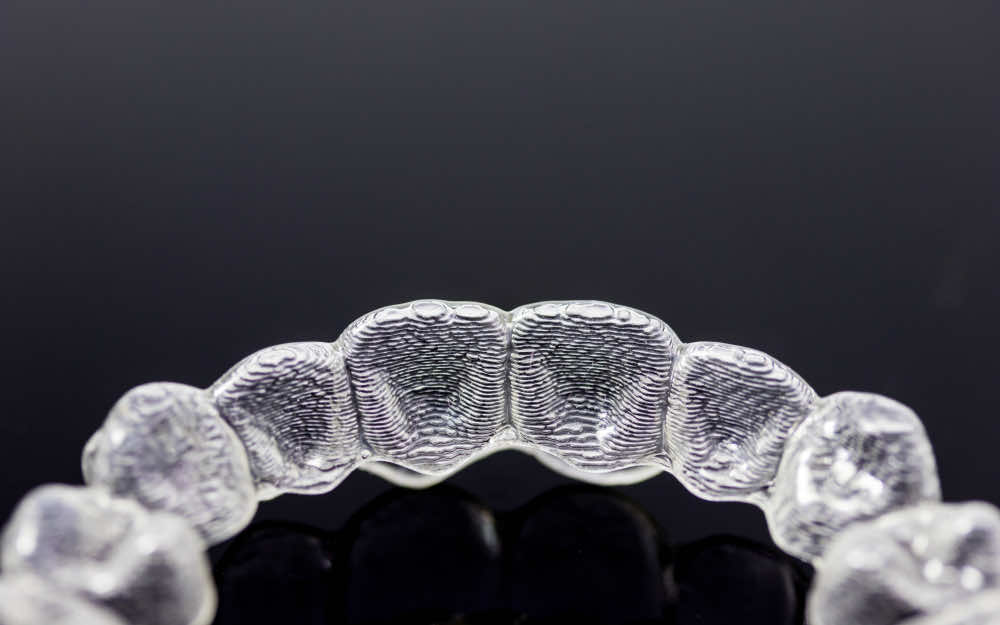 close-up-a-clear-aligner (1)